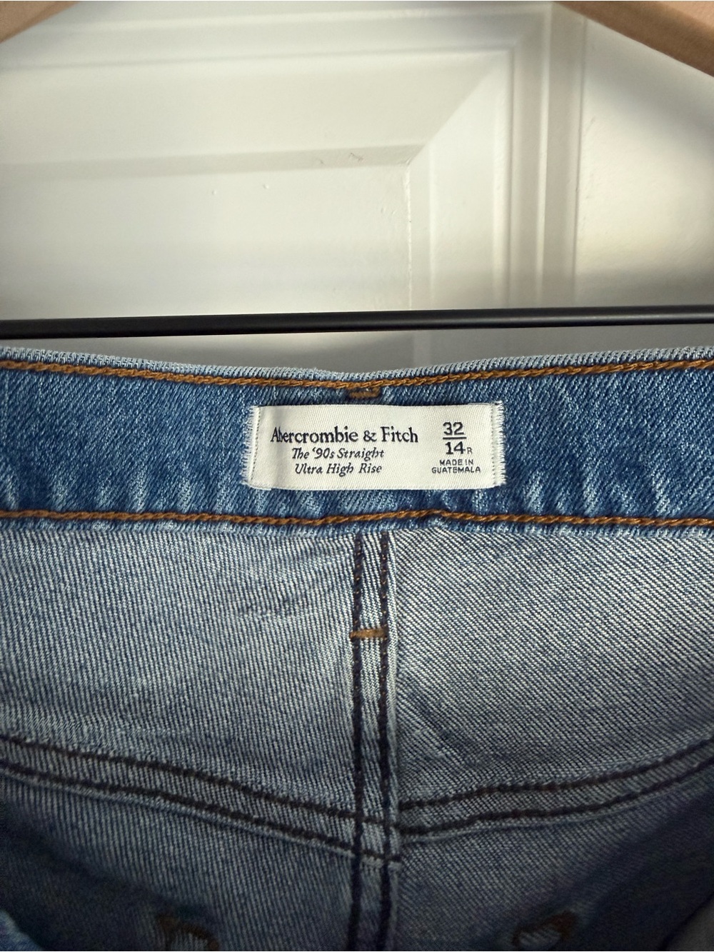 Abercrombie & Fitch 90’s straight ultra high rise Jean - Picture 2 of 2